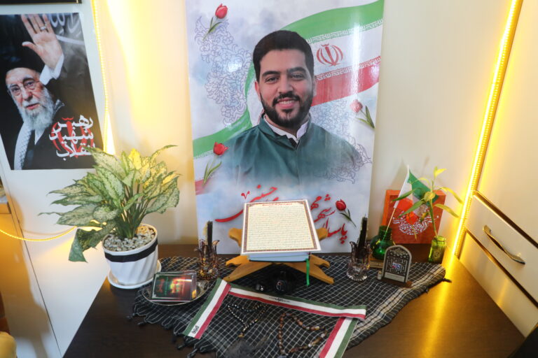 تأکید مسئولان دانشگاه آزاد اسلامی بر الگوسازی سبک زندگی زینبی و جایگاه رفیع خانواده‌های معظم شهدا