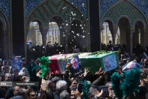 تشییع و تدفین پیکر مطهر دانشمند هسته&zwnj;ای شهید محمدمهدی طهرانچی رییس دانشگاه آزاد اسلامی و همسر گرانقدرش شهیده مژگان قراویری در حرم حضرت عبدالعظیم حسنی(ع)