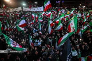 اجتماع به عشق وطن دسته پرچم داران ایران- میدان انقلاب تهران