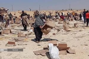 مردم گرسنه غزه برای رسیدن به کمک&zwnj;های غذایی، کیلومترها پیاده&zwnj;روی می&zwnj;کنند