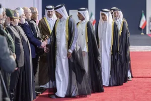 ادای احترام مقامات و مسئولان خارجی قطر به پیکر امام شهید 