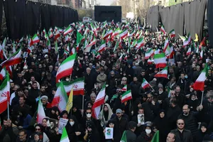 بیعت مردم با آیت&zwnj;الله سید مجتبی خامنه&zwnj;ای سومین رهبر جمهوری اسلامی ایران