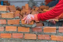 قیمت دستمزد آجر نما متر مربع ۱۴۰۴ [عوامل موثر بر هزینه + نکات]