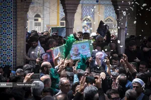 تشییع و تدفین پیکر مطهر دانشمند هسته&zwnj;ای شهید محمدمهدی طهرانچی رییس دانشگاه آزاد اسلامی و همسر گرانقدرش شهیده مژگان قراویری در حرم حضرت عبدالعظیم حسنی(ع)