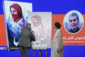 حجت الاسلام سیداسماعیل خطیب وزیر اطلاعات و کیانوش گلزار راغب در آیین رونمایی از کتاب &laquo;قندیل&raquo;