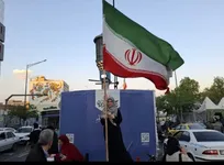 پرچم ایران نمی‌ماند زمین