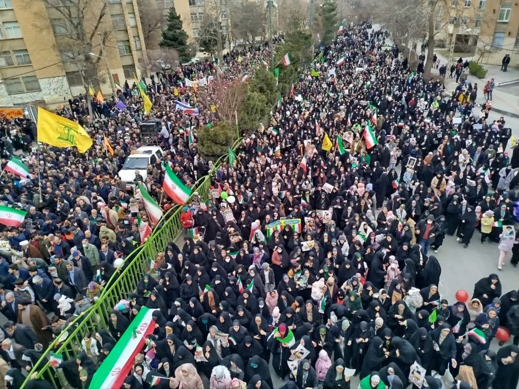 حضور پرشور دانشگاهیان آزاد اسلامی در راهپیمایی 22 بهمن؛ تجلی وفاداری به انقلاب