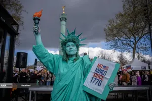  اعتراضات ضد جنگ بر علیه دوناد ترامپ در سراسر ایالات متحده آمریکا و کشورهای اروپایی با عنوان &laquo;نه به پادشاهی&raquo; آغاز شد. 