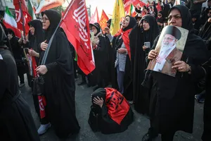 تشییع پیکر مطهر آقای شهید ایران و خانواده ایشان -۱
