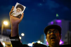 مراسم عزاداری در سوگ رهبر شهید انقلاب - میدان انقلاب تهران
