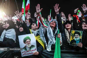 اجتماع به عشق وطن دسته پرچم داران ایران- میدان انقلاب تهران