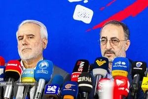 محمد اسحاقی معاون پژوهشی دفتر حفظ و نشر رهبر معظم انقلاب و موسی حقانی دبیر همایش &laquo;ما و غرب در آراء و اندیشه حضرت آیت&zwnj;الله العظمی خامنه&zwnj;ای&raquo;