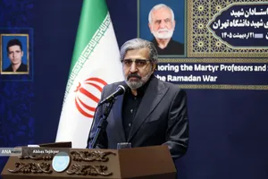 پاسداشت مقام استادان و یادبود پنج شهیددانشجوی شهید دانشگاه تهران در جنگ رمضان