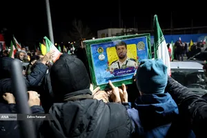 وداع با پیکر شهدای ناوشکن دنا در میدان دریاچه