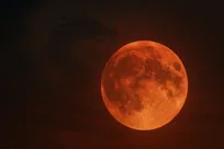 ماه خونین؛ هیولای خیالی آسمان