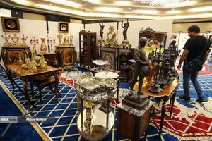 تزامناً مع اليوم العالمي للصناعات اليدوية، أقیم معرض للقطع الأثرية والصناعات التقليدية في فندق بارسيان آزادي بالعاصمة طهران، بحضور جمع من المهتمين والزوّار.