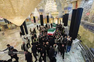 اقامه نماز بر پیکر مطهر رهبر شهید امّت در حرم مطهر حضرت امیرالمؤمنین(ع) 