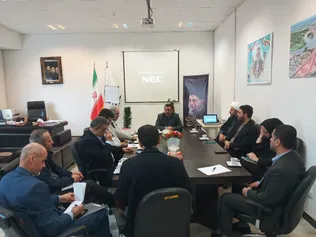 معلمان برای ایجاد روشنگری در انسان‌ها نیازمند ابزار عقل و دل هستند