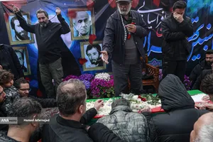 تشییع پیکر ام البنین تهران مادر شهیدان افراسیابی با حضور گسترده مردم انقلابی و شهیدپرور خیابان نبرد- پیروزی