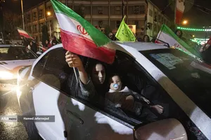 بیعت مردم تهران با حضرت آیت الله سید مجتبی خامنه ای رهبر جدید انقلاب اسلامی ایران - میدان شهدا