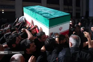 مراسم اقامه نماز بر پیکر مطهر امام مجاهد شهید حضرت آیت&zwnj;الله العظمی سیدعلی خامنه&zwnj;ای و شهدای خانواده ایشان