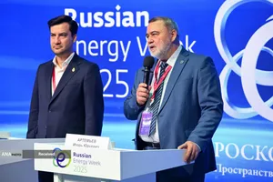 امضای تفاهمنامه بورس انرژی ایران (IEE) و بورس بین&zwnj;المللی سن&zwnj;پترزبورگ (SPIMEX) با هدف ایجاد فرایندهای لازم برای راه&zwnj;اندازی معاملات مشترک با حضور محمد نظیفی مدیرعامل بورس انرژی ایران و ایگور آرتِمیِف مدیرعامل بورس بین&zwnj;المللی سن&zwnj;پترزبورگ