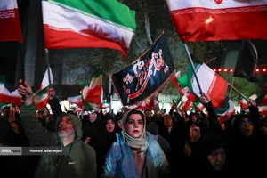 مراسم وداع با پیکر مادر شهیدان افراسیابی در چهارراه نبرد خیابان پیروزی