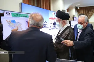 قائد الثورة الاسلامية لدى استقباله  جمعا من علماء وخبراء ومسؤولي قطاع الصناعة النووية في البلاد