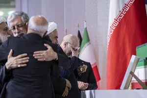 ادای احترام مقامات و مسئولان خارجی به پیکر امام شهید 