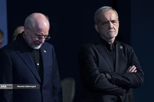 ادای احترام مقامات و مسئولان خارجی به پیکر امام شهید 