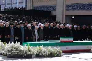 مراسم اقامه نماز بر پیکر مطهر امام مجاهد شهید حضرت آیت&zwnj;الله العظمی سیدعلی خامنه&zwnj;ای و شهدای خانواده ایشان