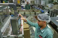 رستگار: اقتصاد مردمی کلید نجات کشور است