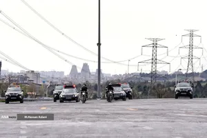  پرش چتربازان از برج میلاد به مناسبت ۱۲ فروردین 