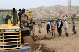 کمک رسانی شهید محمدمهدی طهرانچی دانشمند هسته ای در مناطق سیل زده لرستان پلدختر در سال 1398 همراه گروه های جهادی