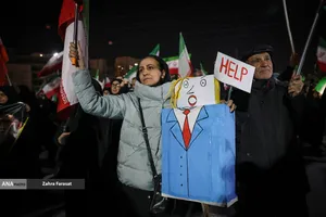 وداع با پیکر شهدای ناوشکن دنا در میدان دریاچه