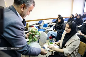 آیین استقبال از دانشجویان در دانشگاه تهران مرکز