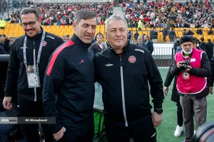 دراگان اسکوچیچ سرمربی تیم فوتبال تراکتور و کریم باقری سرمربی موقت تیم فوتبال پرسپولیس