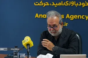 دکتر سیدرضا نقیب السادات عضو هیئت علمی دانشگاه علامه طباطبایی در نشست علمی سویه&zwnj;های نظری و معرفتی روایت&zwnj;پردازی از مراسم تشییع پیکر مطهر رهبر شهید 