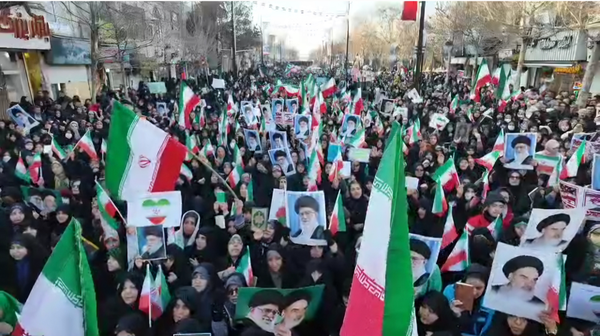 فیلم و عکس| راهپیمایی سراسری در ایران اسلامی؛ مردم با حضور حماسی اقدامات اغتشاشگران مسلح را محکوم کردند فیلم و عکس| راهپیمایی سراسری در ایران اسلامی؛ مردم با حضور حماسی اقدامات اغتشاشگران مسلح را محکوم کردند