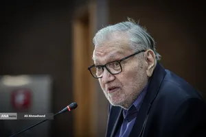 مهدی گلشنی فیزیکدان و نظریه&zwnj;پرداز در آیین رونمایی از ویراست جدید کتاب &laquo;ارتباط انسان-جهان&raquo;