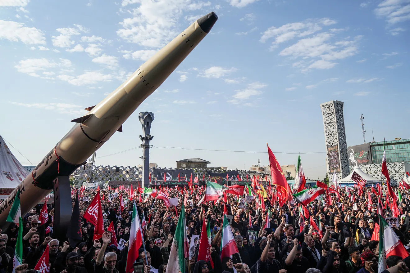 تشییع پیکر مطهر آقای شهید ایران و خانواده ایشان -1