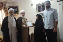 دیدار رئیس سازمان عقیدتی سیاسی ارتش با خانواده شهید رضا پارسا مقدم