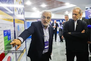 احتفال الذكرى السنوية الثالثة والأربعين لتأسيس جامعة آزاد الإسلامية