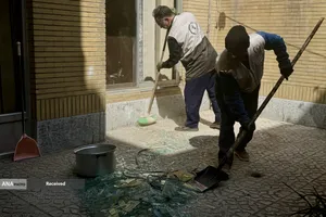 در پی تجاوز جنایتکاران آمریکایی-صهیونی به مناطق مسکونی اصفهان، گروه های جهادی از لحظات ابتدایی وقوع این جنایت، در کنار امدادگران مشغول خدمت رسانی، آواربرداری و بازسازی منازل آسیب دیده مردم هستند.