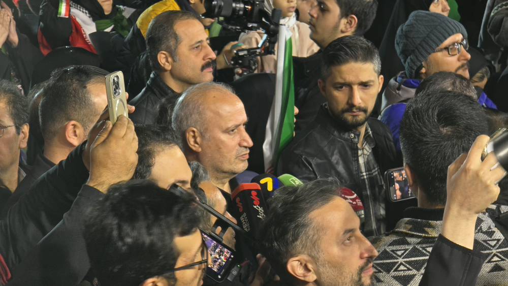 استقبال مردم از بانوان وطن در میدان ولیعصر/اهدای تندیس آرش به اعضای تیم ملی بانوان+عکس