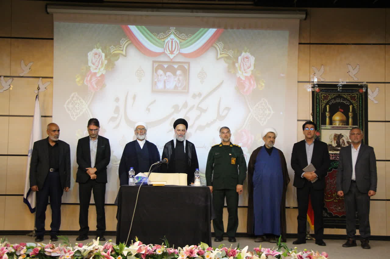 قطار دانشگاه آزاد گنبدکاووس بر ریل سند تحول و تعالی/دانشگاه آزاد محور تحول علمی و فرهنگی منطقه است قطار دانشگاه آزاد گنبدکاووس بر ریل سند تحول و تعالی/دانشگاه آزاد محور تحول علمی و فرهنگی منطقه است