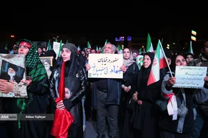 اجتماع مردمی در خونخواهی امام شهید امت - میدان انقلاب