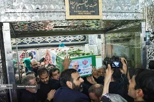تشییع و تدفین پیکر مطهر دانشمند هسته&zwnj;ای شهید محمدمهدی طهرانچی رییس دانشگاه آزاد اسلامی و همسر گرانقدرش شهیده مژگان قراویری در حرم حضرت عبدالعظیم حسنی(ع)