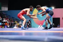 مصاف عموزاد و کشتی‌گیر بانک شهر برای طلا؛ شانس برابر ایران و آذربایجان در ۲ وزن اول