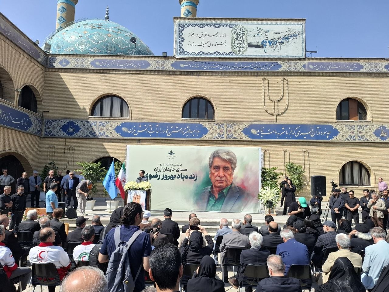 پیکر بهروز رضوی تشییع شد پیکر بهروز رضوی تشییع شد